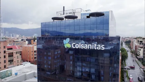 Edificio principal de Colsanitas en Bogotá, líder en servicios de salud en Colombia.