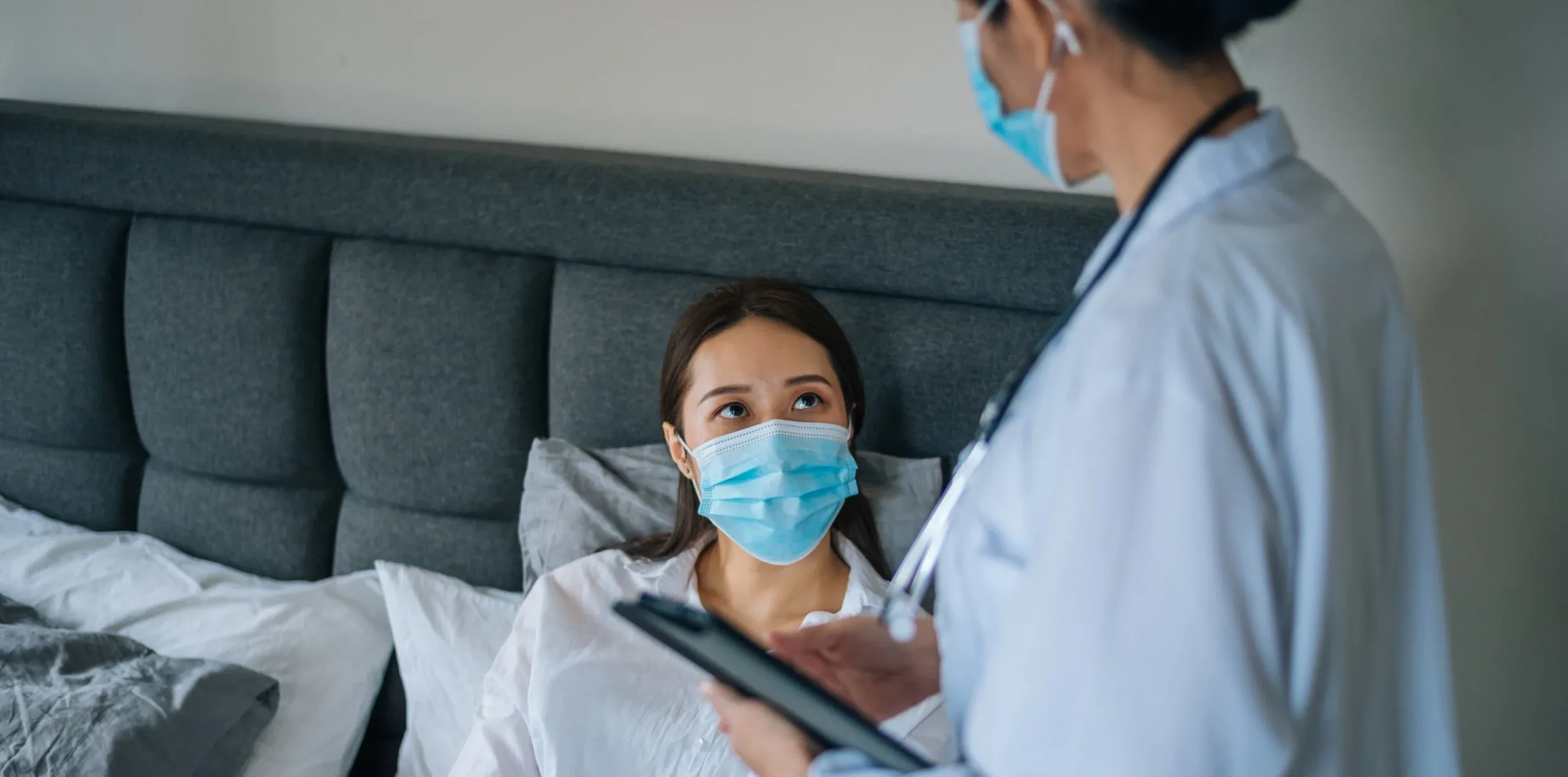 Atención médica en casa con el programa Clínica en Casa de la Clínica Reina Sofía.