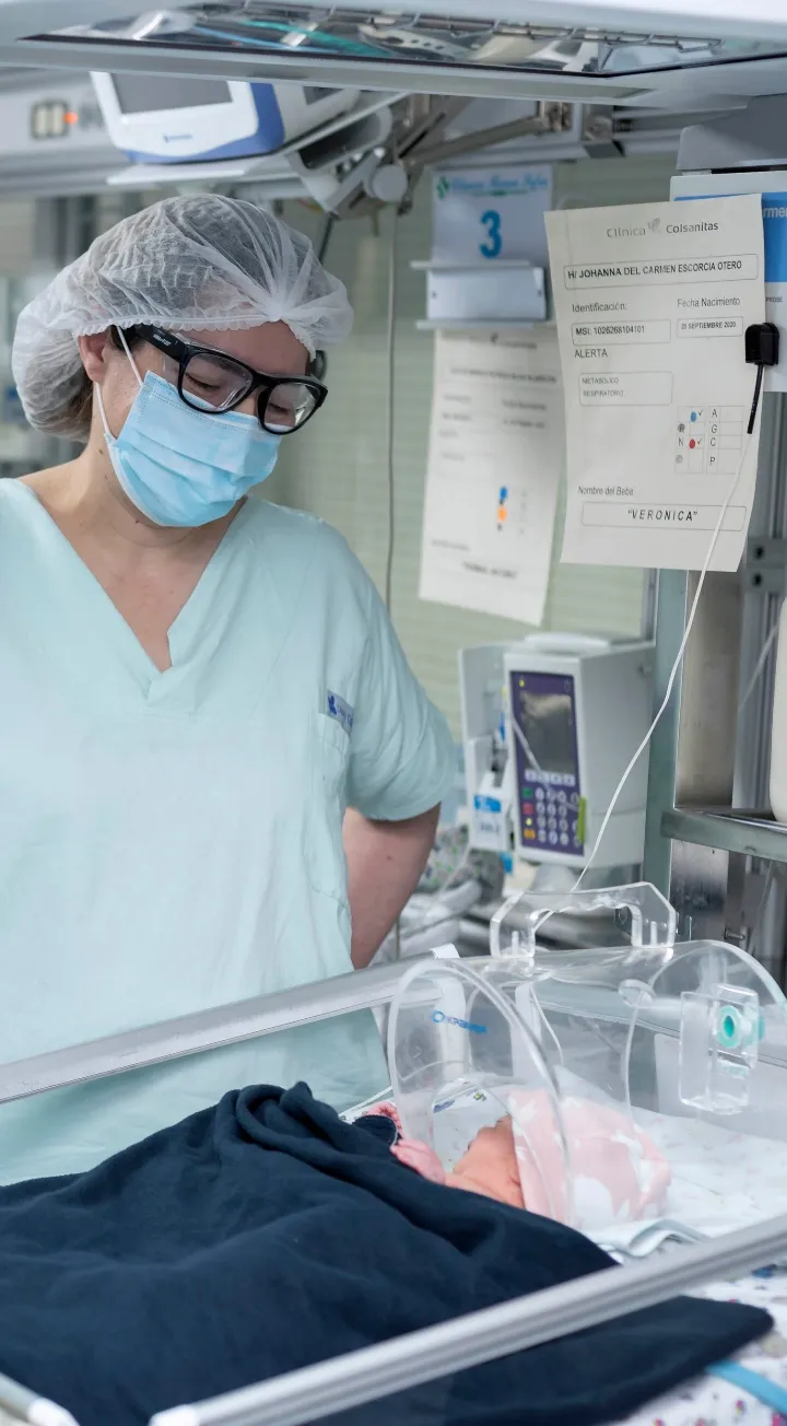 Atención en cuidados intensivos neonatales en Clínica Reina Sofía Bogotá.