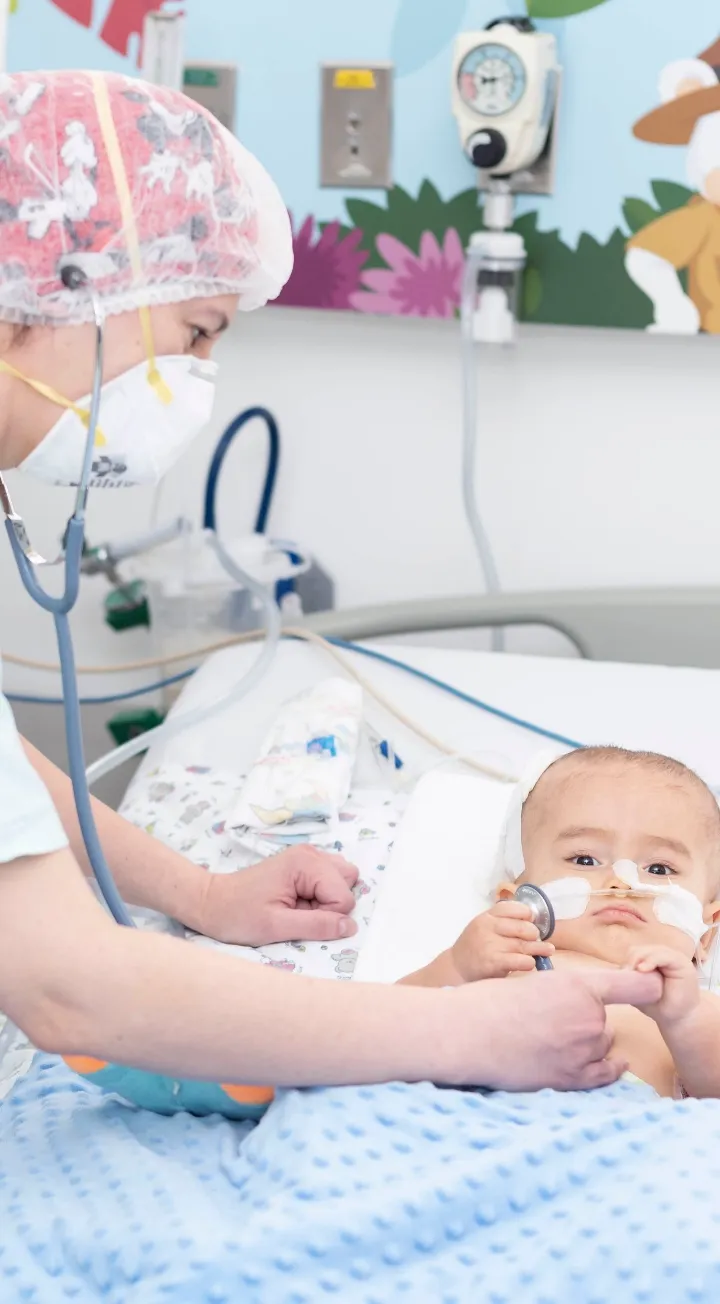 Hospitalización pediátrica en la Clínica Reina Sofía con cuidados especializados.