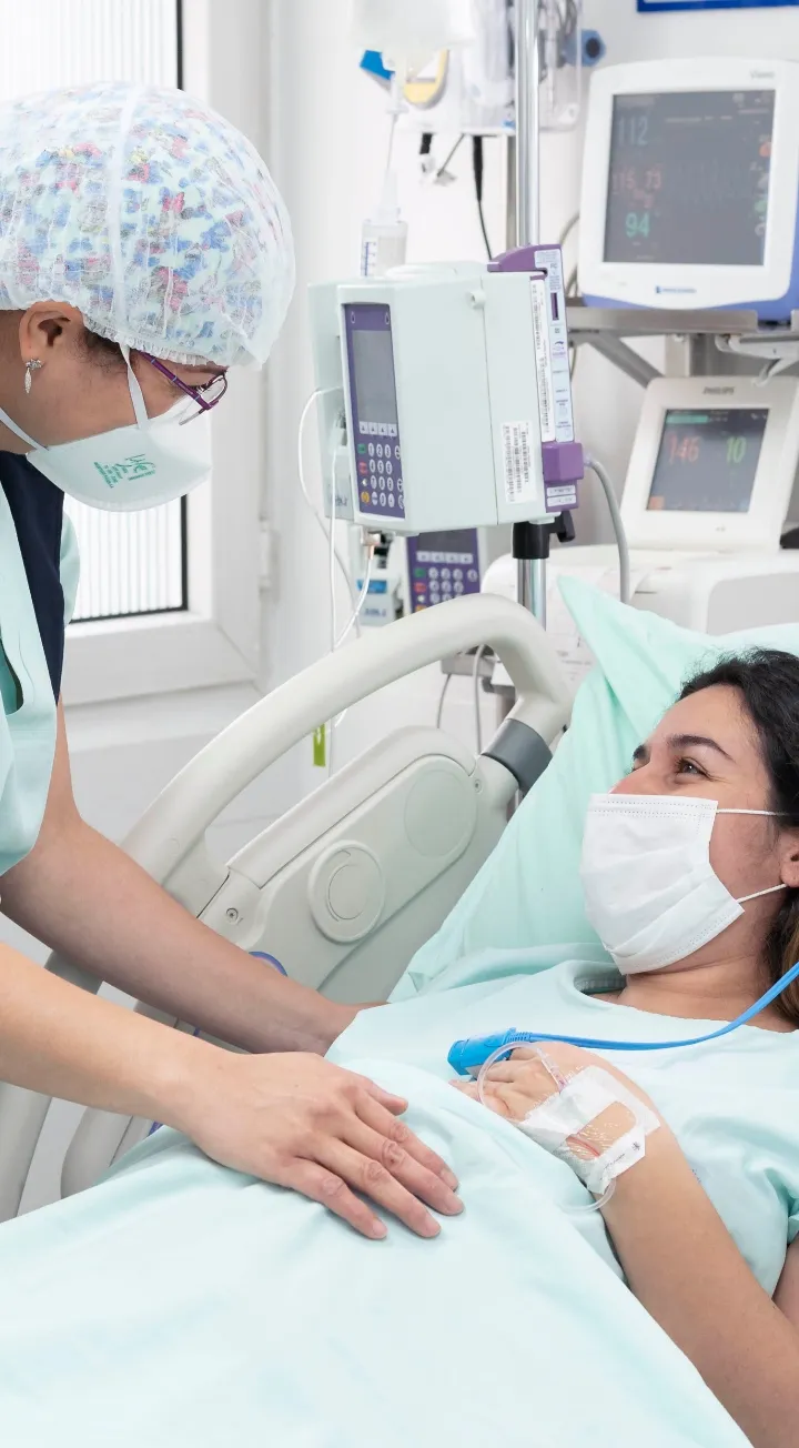 Servicio de hospitalización en Clínica Reina Sofía con monitoreo constante.