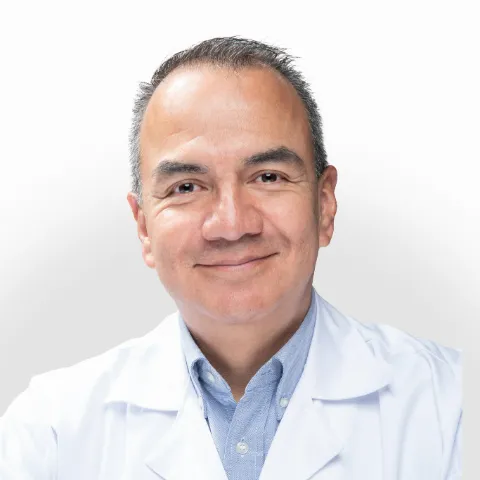 Doctor Humberto Rivera especialista médico en la Clínica Reina Sofía Bogotá.