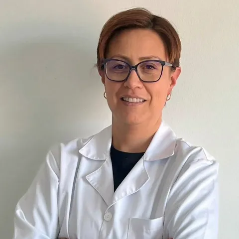 Doctora Lina Caicedo especialista médico en la Clínica Reina Sofía Bogotá.