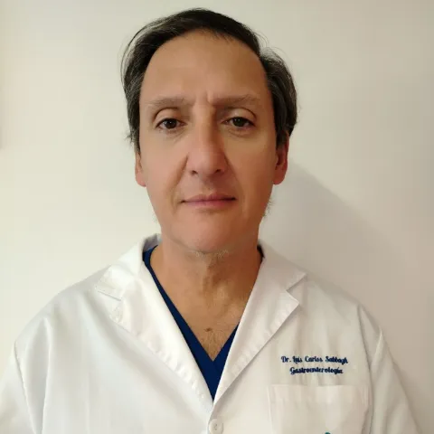 Doctor Carlos Sabbagh especialista médico en la Clínica Reina Sofía Bogotá.