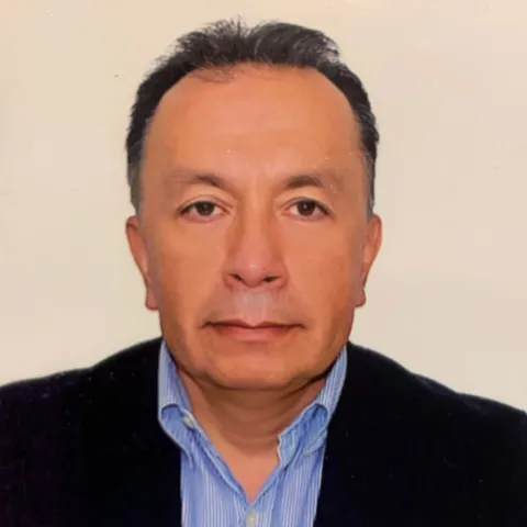 Doctor Fernando Rodríguez especialista médico en la Clínica Reina Sofía Bogotá.