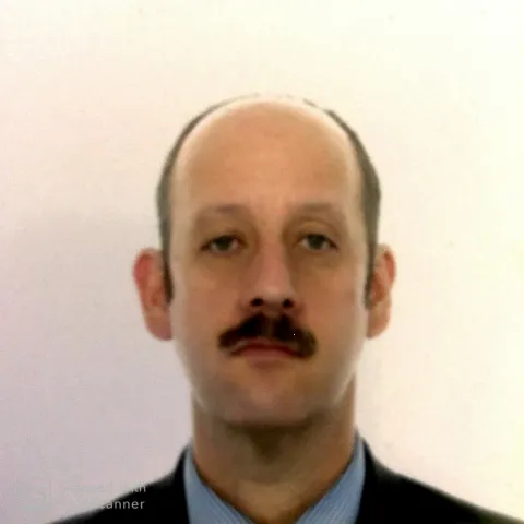 Doctor Jaime Tellez especialista médico en la Clínica Reina Sofía Bogotá.