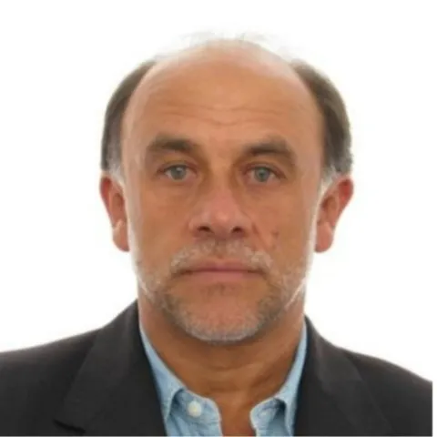 Doctor Manuel Riveros especialista médico en la Clínica Reina Sofía Bogotá.