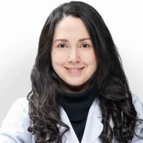 Médico especialista en atención integral de la Clínica Reina Sofía.