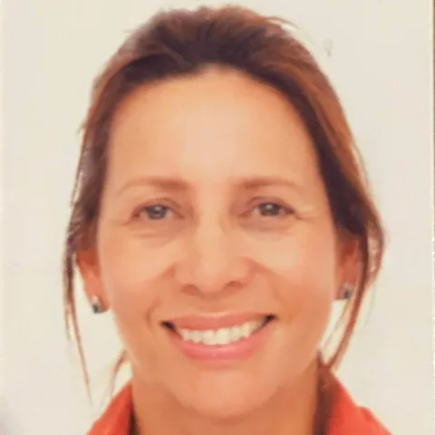 Doctora Olga Casasbuenas especialista médico en la Clínica Reina Sofía Bogotá.