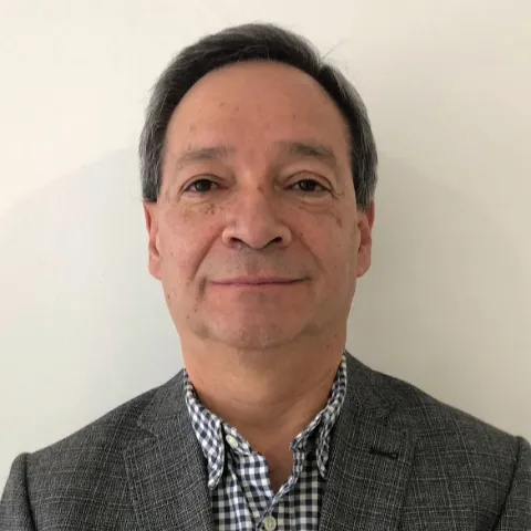 Doctor Ricardo Duarte especialista médico en la Clínica Reina Sofía Bogotá.