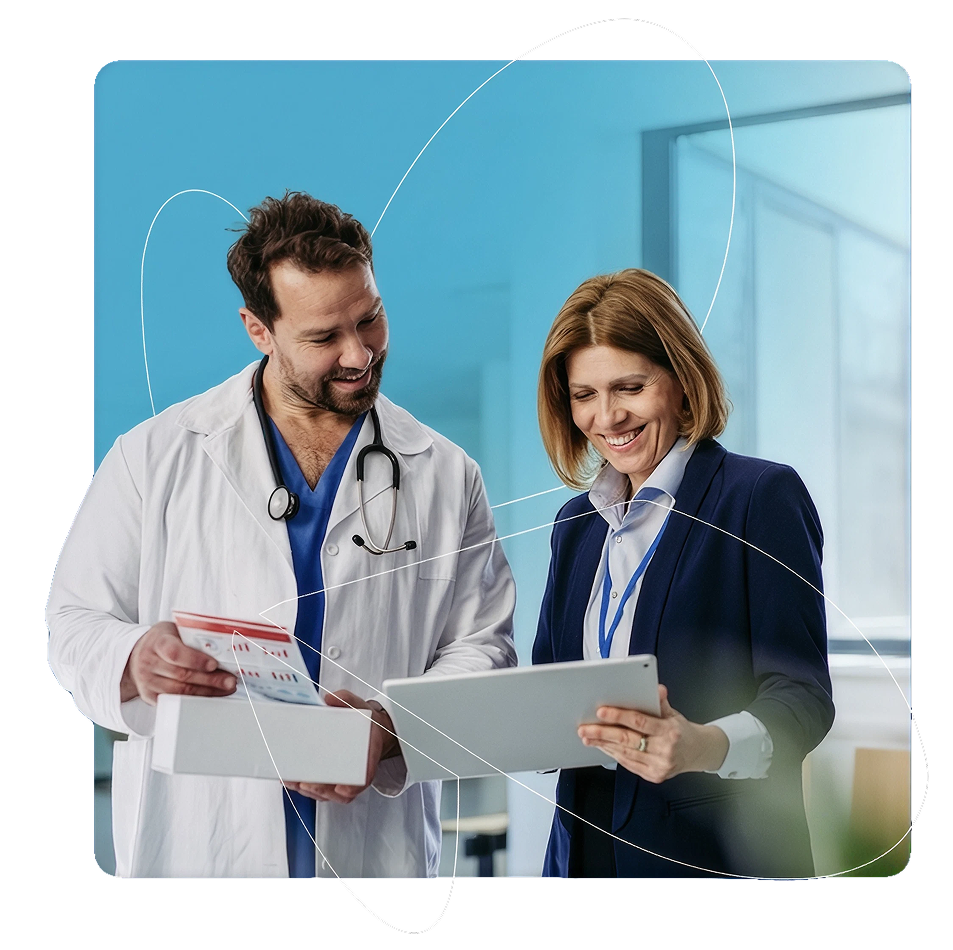 Doctora con imagenes diagnostico