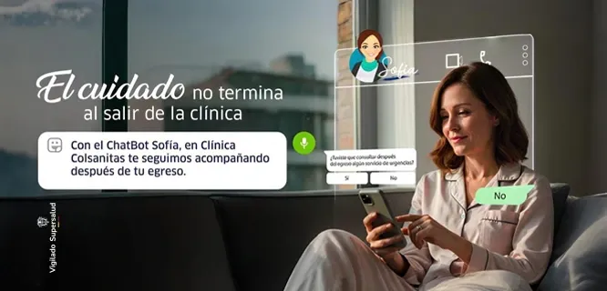 Chica utilizando chatbot Clínica Universitaria Colombia